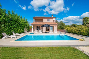 VILLA Moki mit privatem beheizbarem Pool